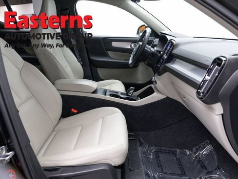 Used 2019 Volvo XC40 T5 Momentum AWD/4WD image 23
