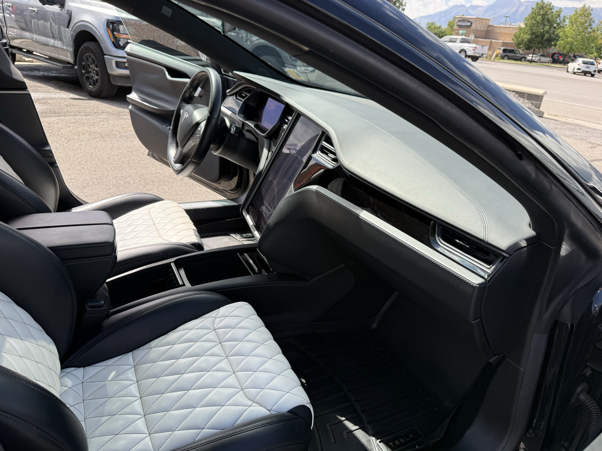 Used 2018 Tesla Model S 100D AWD/4WD image 37