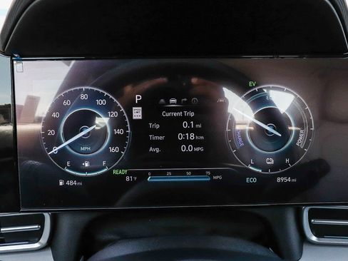Used 2025 Hyundai Elantra Limited FWD image 32