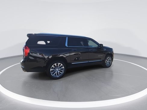 Used 2023 GMC Yukon XL Denali AWD/4WD image 3
