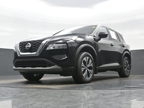 Used 2023 Nissan Rogue SV image 25
