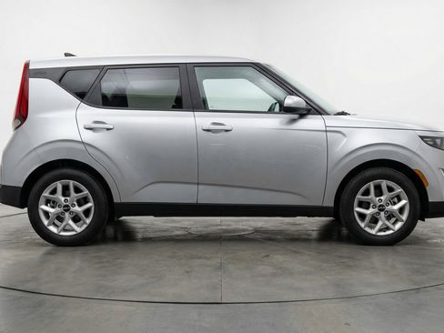 Used 2025 Kia Soul LX w/ LX Technology Package image 11