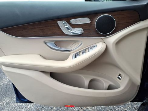 Used 2022 Mercedes-Benz GLC 300 4MATIC image 23