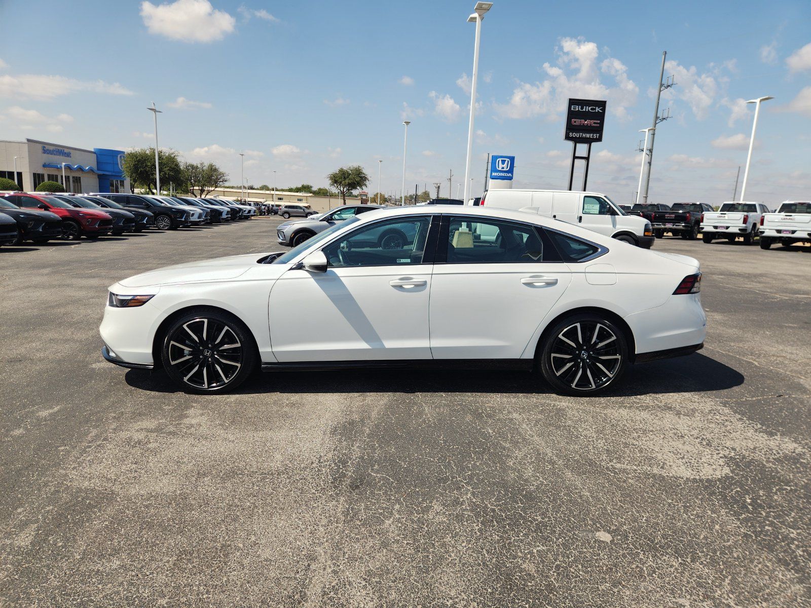 Used 2024 Honda Accord Touring image 3