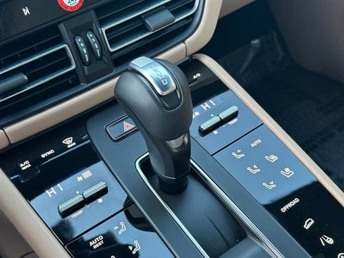 Used 2025 Porsche Macan image 22