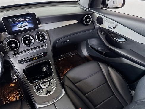 Used 2019 Mercedes-Benz GLC 300 4MATIC image 24