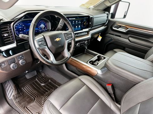Used 2024 Chevrolet Silverado 2500 LT w/ Convenience Package RWD image 4