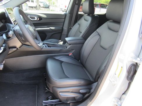 New 2026 Jeep Compass Latitude AWD/4WD image 18