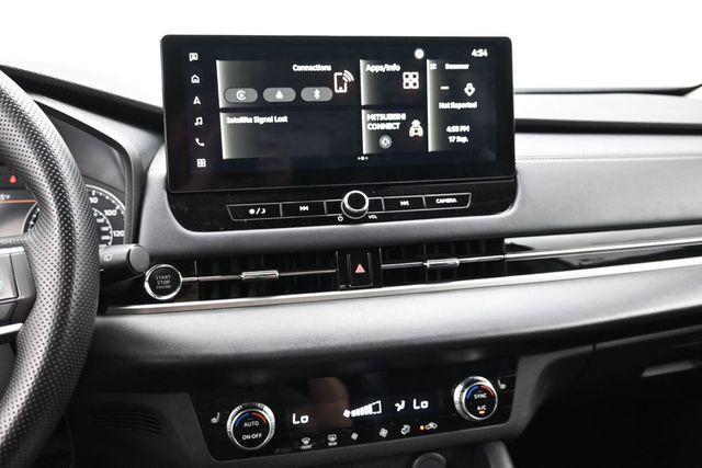 Used 2025 Mitsubishi Outlander SE FWD image 19