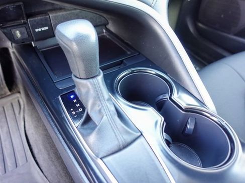 Certified 2020 Toyota Camry LE image 24