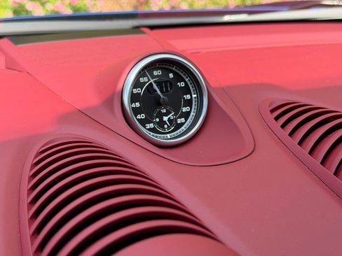 Used 2021 Porsche 718 Boxster Spyder RWD image 22
