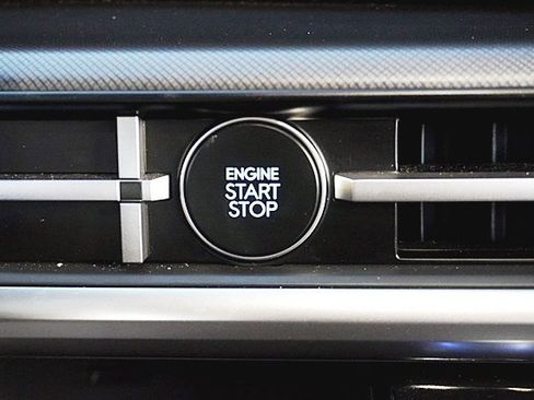 Certified 2025 Hyundai Santa Fe SEL image 30