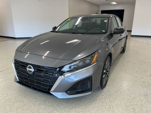 Used 2024 Nissan Altima 2.5 SV image 1