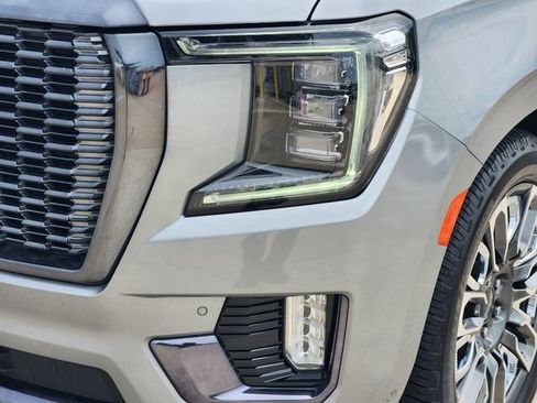 Used 2023 GMC Yukon Denali Ultimate AWD/4WD image 9