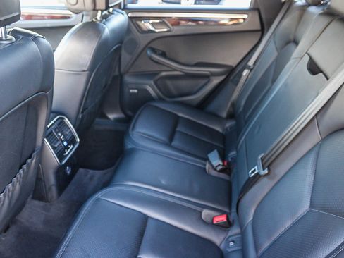 Used 2020 Porsche Macan S image 19