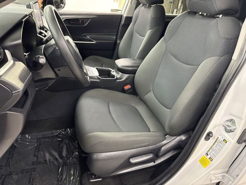 Used 2025 Toyota RAV4 LE AWD/4WD image 25
