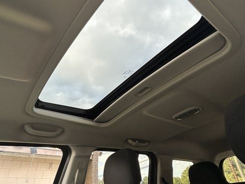 Used 2016 Jeep Patriot Latitude w/ Sun/Sound Group AWD/4WD image 10
