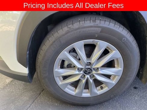 Used 2024 Toyota Corolla Cross LE FWD image 2