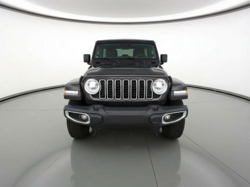 Used 2025 Jeep Wrangler Sahara image 2