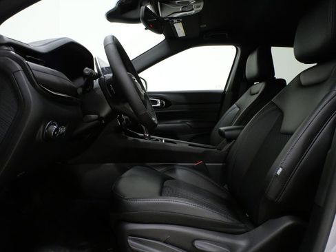 New 2026 Jeep Compass Latitude image 12