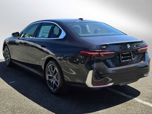 Used 2026 BMW i5 eDrive40 image 3