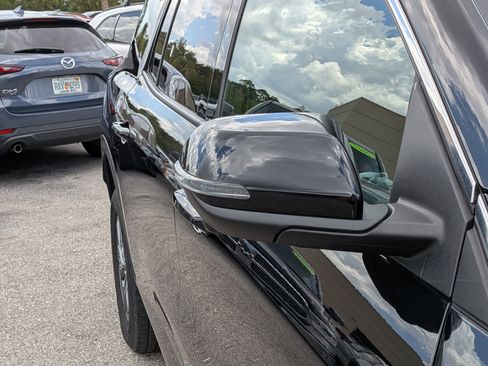 Used 2024 Chevrolet Traverse LT image 12