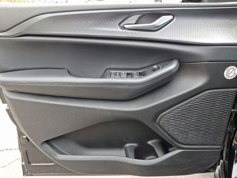 Used 2024 Jeep Grand Cherokee L Laredo image 14