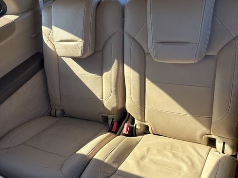 Used 2015 Mercedes-Benz GL 550 4MATIC image 18