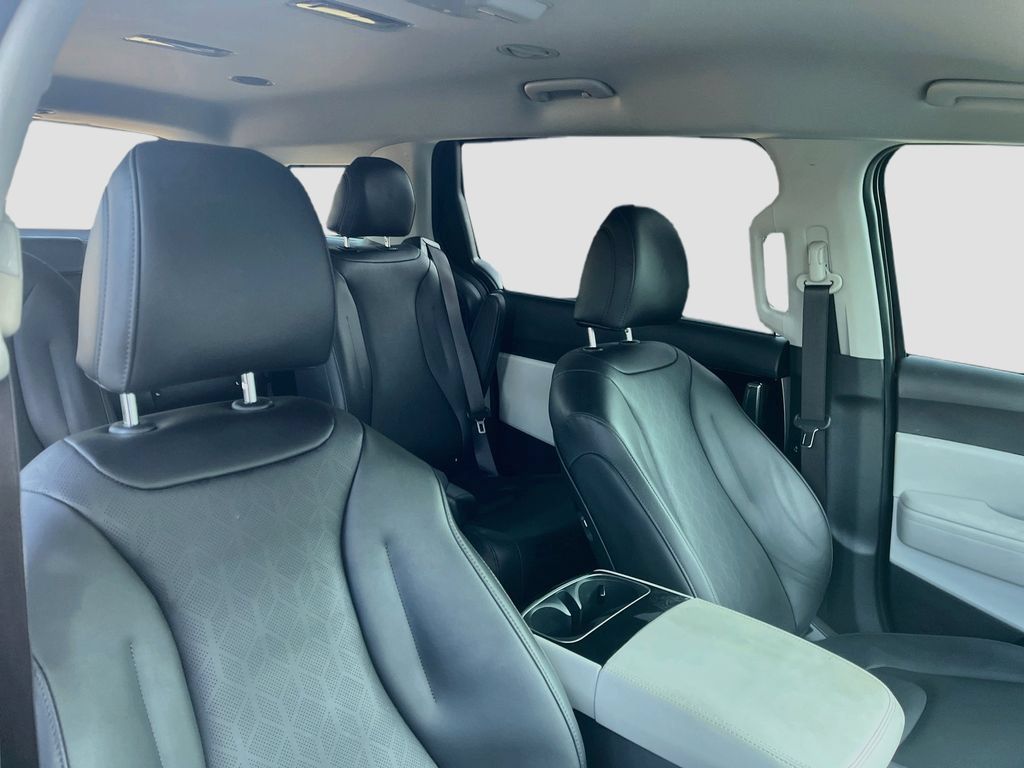 Used 2024 Kia Carnival SX FWD image 29
