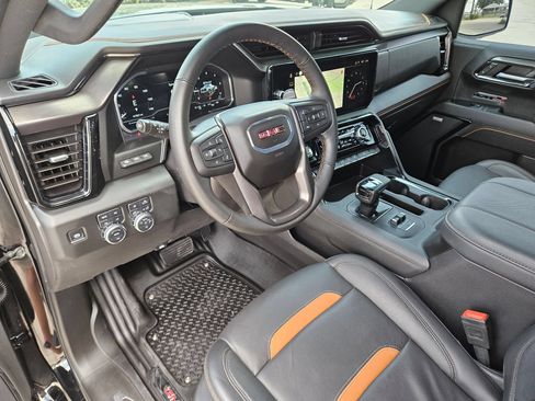 Used 2025 GMC Sierra 1500 AT4 w/ AT4 Premium Package AWD/4WD image 10