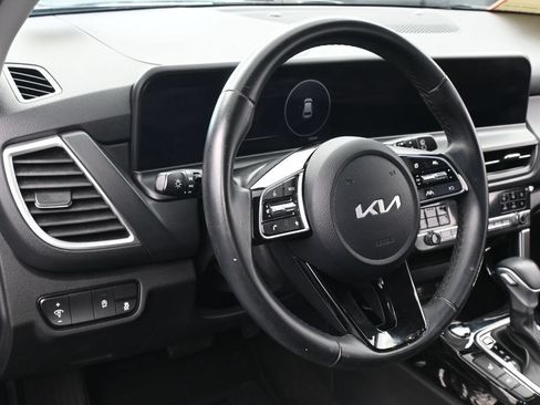 Used 2024 Kia Seltos EX FWD image 15