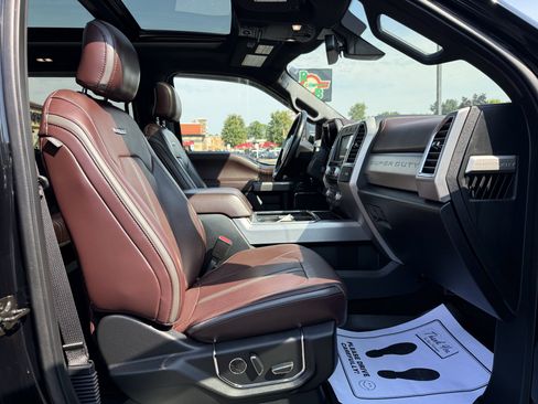 Used 2017 Ford F250 Platinum w/ Platinum Ultimate Package AWD/4WD image 28