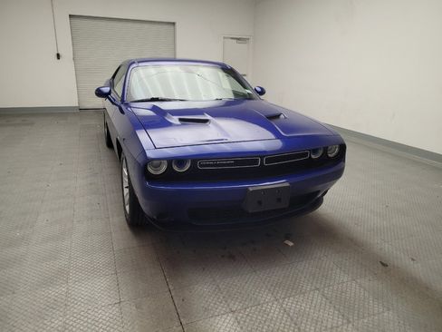 Used 2018 Dodge Challenger SXT RWD image 14