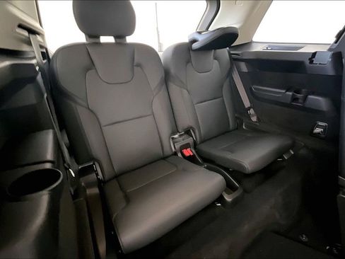Used 2023 Volvo XC90 B6 Plus image 38