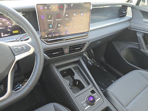 New 2026 Volkswagen Tiguan SE image 23