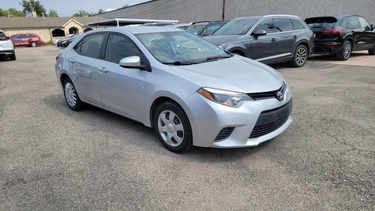 Used 2016 Toyota Corolla LE FWD image 2