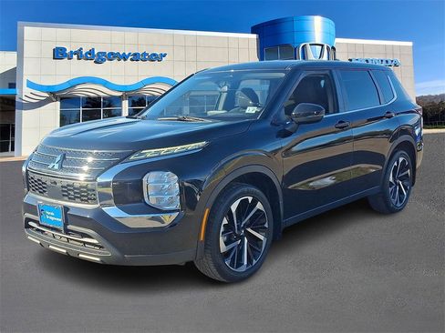 Used 2022 Mitsubishi Outlander ES image 3