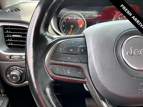 Used 2021 Jeep Cherokee Trailhawk AWD/4WD image 12