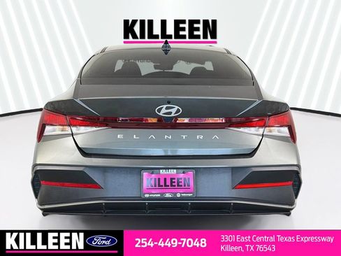 Used 2025 Hyundai Elantra SE FWD image 8