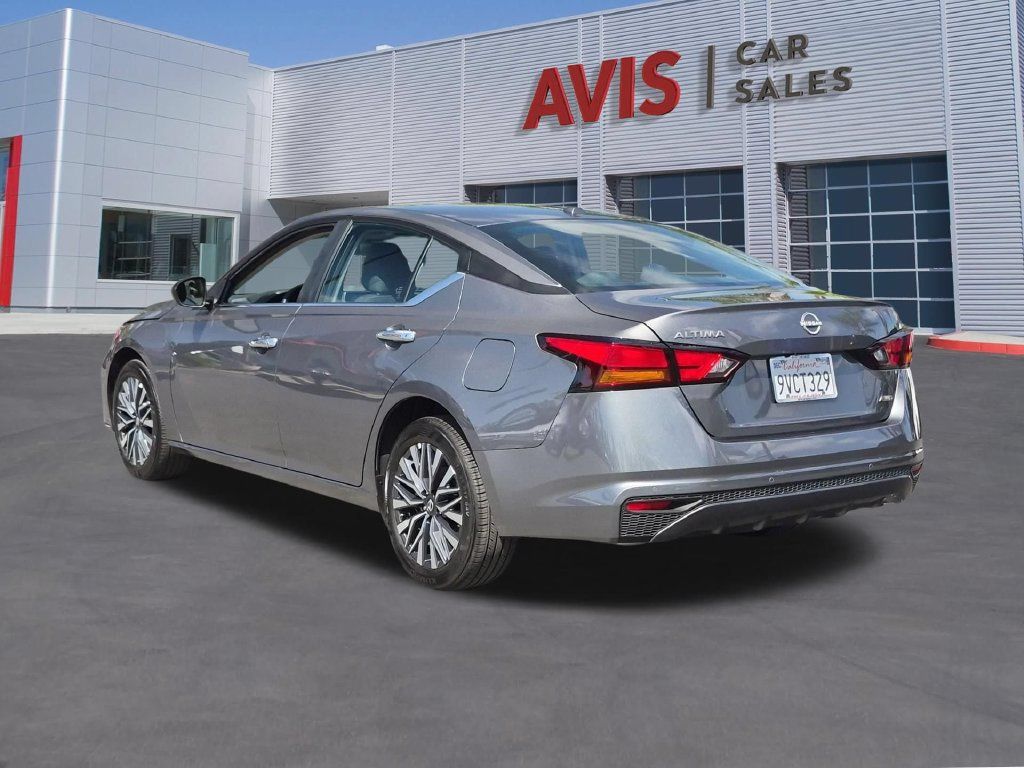 Used 2025 Nissan Altima 2.5 SV AWD/4WD image 9