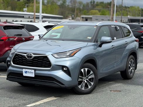 Used 2022 Toyota Highlander XLE AWD/4WD image 1
