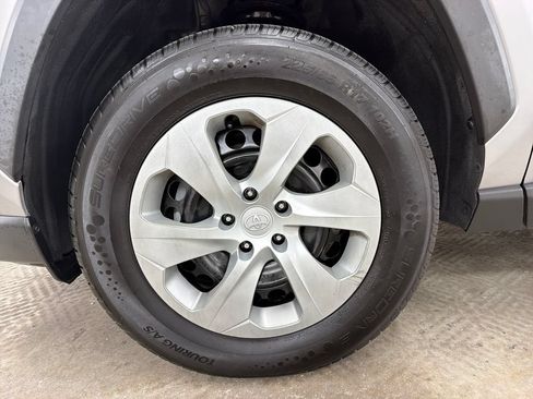 Used 2020 Toyota RAV4 LE FWD image 13