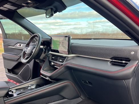 Used 2025 Ford Explorer ST-Line w/ ST-Line Street Pack image 30