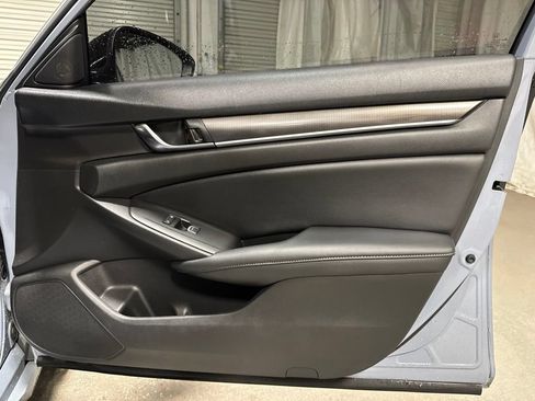 Used 2021 Honda Accord Sport image 9