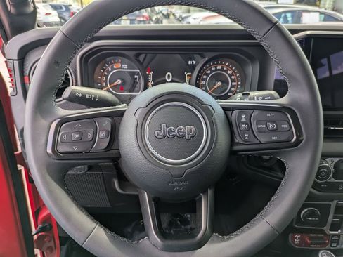 Used 2025 Jeep Wrangler Unlimited Rubicon image 21