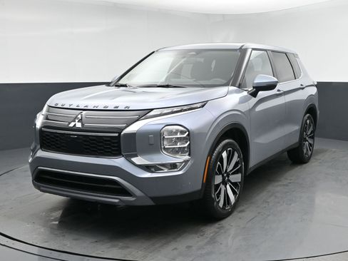 New 2026 Mitsubishi Outlander AWD image 1