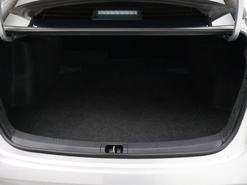 Used 2025 Toyota Corolla LE image 21