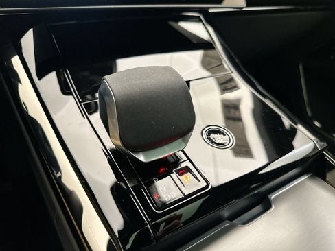 Certified 2025 Land Rover Range Rover Sport AWD/4WD image 11