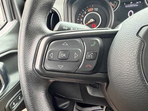 Used 2025 Jeep Wrangler Sport image 33