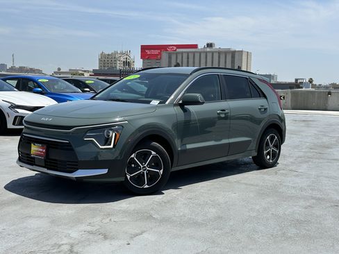 Used 2024 Kia Niro EX FWD image 2